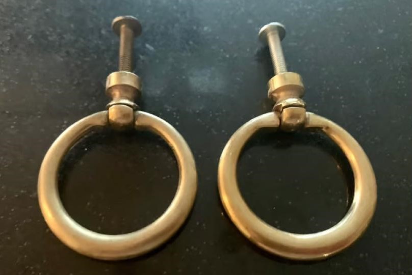 Identifying Stag Furniture - Brass handles